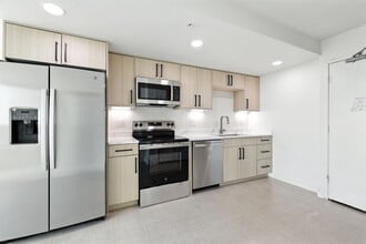 West 7th Apartments in Tulsa, OK - Foto de edificio - Building Photo