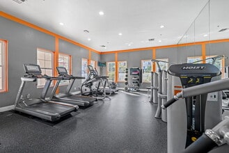 Tierra Vista in Oxnard, CA - Foto de edificio - Building Photo