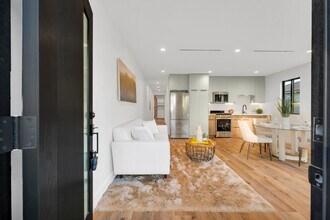 653 N Wilton Pl in Los Angeles, CA - Building Photo - Building Photo