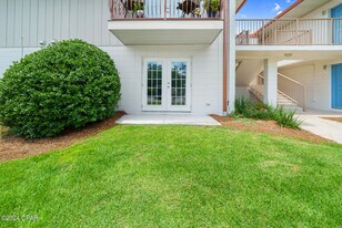2100 W Beach Dr in Panama City, FL - Building Photo