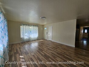 3320 Panorama Dr in Redding, CA - Building Photo - Building Photo