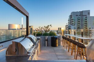 675 Ninth Ave, Unit 1906 in San Diego, CA - Building Photo