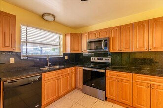 16221 SW 102nd Ave in Miami, FL - Building Photo - Building Photo