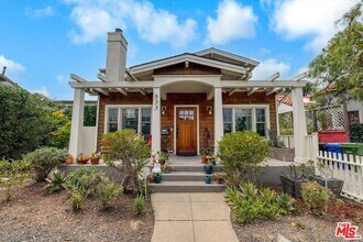 933 Venezia Ave in Los Angeles, CA - Building Photo - Building Photo