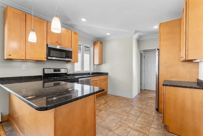 11 Woodlawn St, Unit 3 in Boston, MA - Building Photo - Building Photo