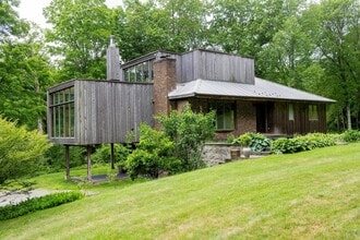 699 Tower Hill Rd in Millbrook, NY - Building Photo - Building Photo