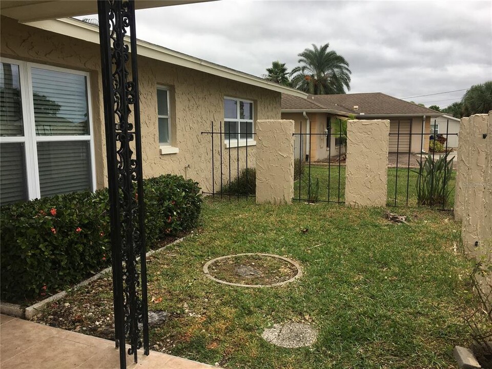 3821 Headsail Dr in New Port Richey, FL - Building Photo