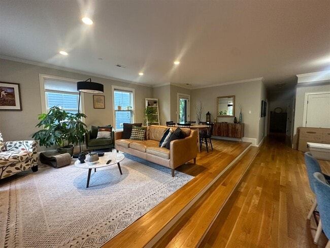 22 Linden Ave, Unit 2