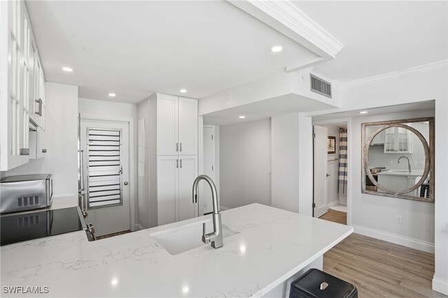 property at 1300 Gulf Shore Blvd N