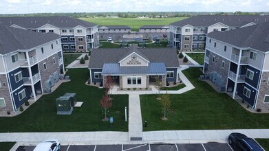 West Lake Meadows in Owatonna, MN - Foto de edificio - Building Photo