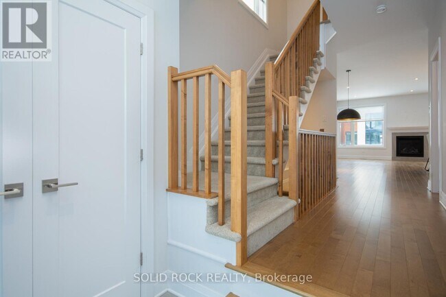 218 Lift Ln in Ottawa, ON - Building Photo - Building Photo