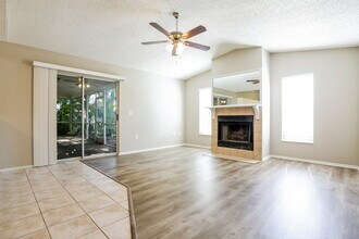 2444 Briar Oak Cir in Sarasota, FL - Foto de edificio - Building Photo