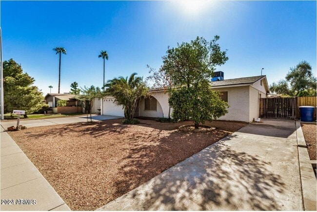 1941 E Pegasus Dr in Tempe, AZ - Building Photo - Building Photo