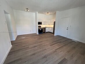 9715 Hammocks Blvd, Unit 203 in Miami, FL - Building Photo - Building Photo