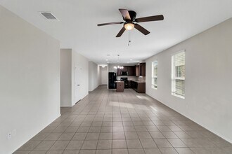 5216 Cressler Ln in Jarrell, TX - Building Photo - Building Photo