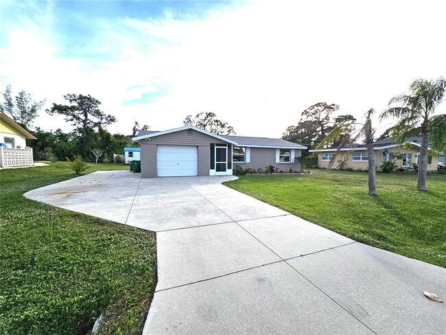 1585 David Pl in Englewood, FL - Foto de edificio - Building Photo