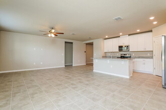 436 Sun Warbler Wy in St. Cloud, FL - Building Photo - Building Photo