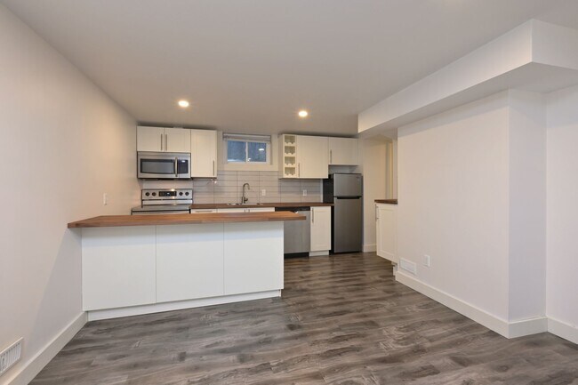 40 Woodland Av in Kitchener, ON - Building Photo - Building Photo