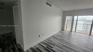 1980 S Ocean Dr, Unit 22G in Hallandale Beach, FL - Foto de edificio - Building Photo