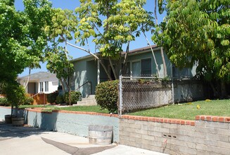 944 Opal St in San Diego, CA - Foto de edificio - Building Photo
