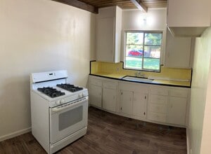 1130 Stoddard Ave in Modesto, CA - Building Photo - Building Photo