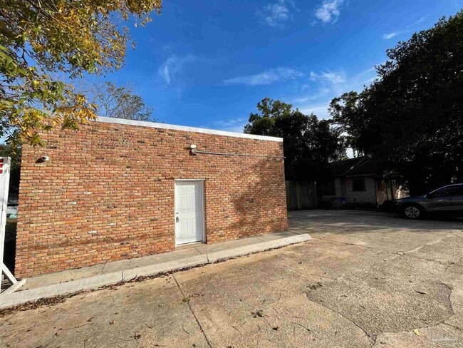property at 1116 N T St