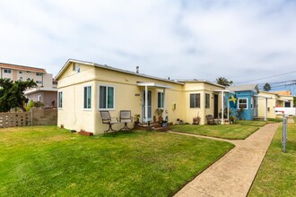 4842-4848 Pescadero Ave in San Diego, CA - Building Photo - Building Photo