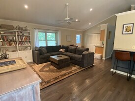 1 Hunters Ridge Dr in Asheville, NC - Building Photo