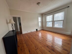 322 Merrimac St in Newburyport, MA - Foto de edificio - Building Photo