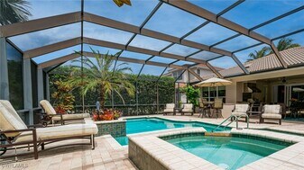 7667 Martino Cir in Naples, FL - Building Photo