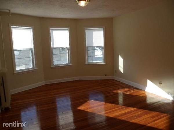 352 Shirley St-Unit -Apt 2 in Winthrop, MA - Building Photo