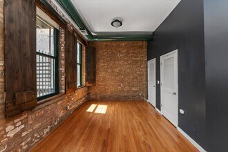 1470 N Milwaukee Ave in Chicago, IL - Building Photo - Building Photo