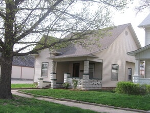 613 Clarke St in Clay Center, KS - Building Photo - Building Photo