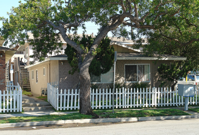 720 Shalimar Dr in Costa Mesa, CA - Foto de edificio - Building Photo