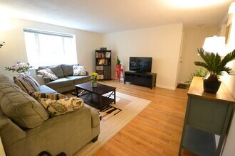 15 Colborne Rd, Unit 2 in Boston, MA - Building Photo - Building Photo