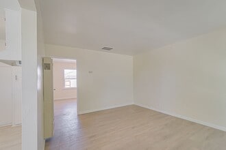 2101 Carrere St in Bakersfield, CA - Building Photo - Building Photo