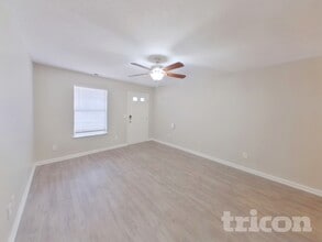 134 Cottage Lake Way in Columbia, SC - Foto de edificio - Building Photo