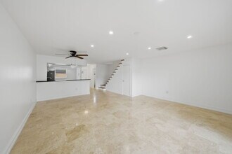 8313 SW 137th Ave in Miami, FL - Foto de edificio - Building Photo