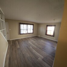 1529 Myrtle Ave in Cuyahoga Falls, OH - Building Photo - Building Photo