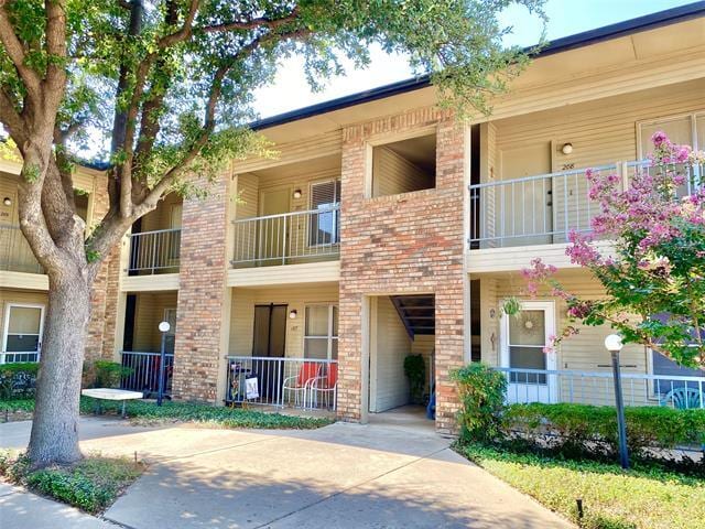 222 N Center St in Grand Prairie, TX - Building Photo - Building Photo