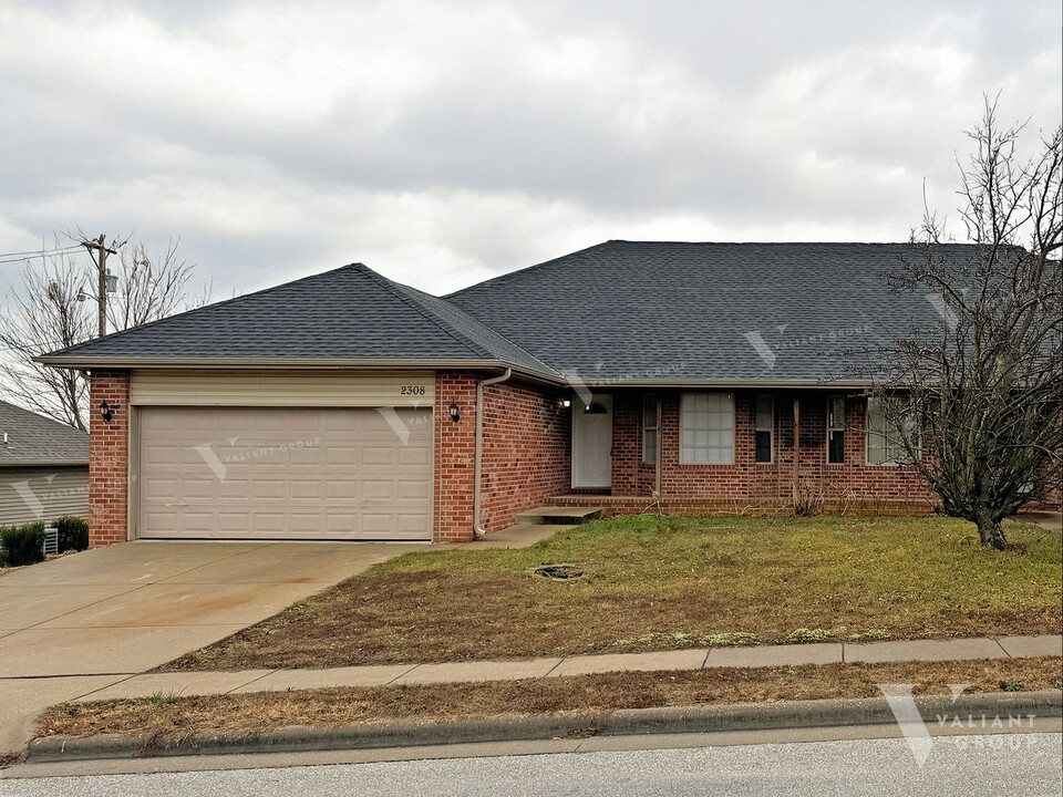 2308 W Jonquil Ln in Ozark, MO - Building Photo