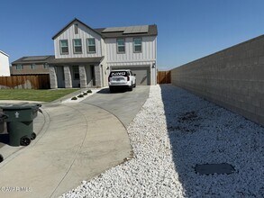 7400 Carambola Pl in Bakersfield, CA - Building Photo - Building Photo