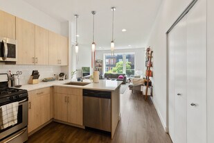 1507 N Western Ave in Chicago, IL - Building Photo
