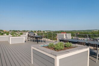 1350 Maryland Ave NE, Unit 213 in Washington, DC - Foto de edificio - Building Photo
