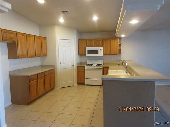 3271 E Cane Dr in Kingman, AZ - Building Photo - Building Photo