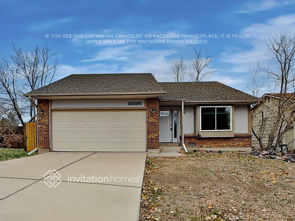 18895 E Utah Cir in Aurora, CO - Foto de edificio