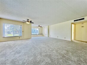 2264 Winkler Ave in Ft. Myers, FL - Foto de edificio - Building Photo