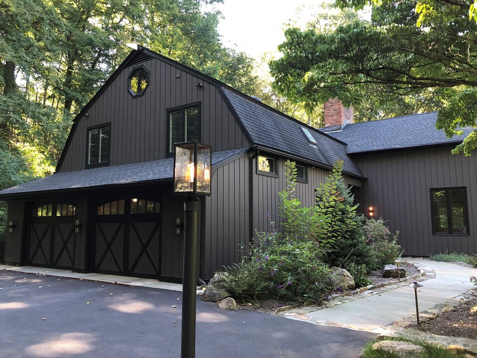 21 Beech Hill Ln in Pound Ridge, NY - Building Photo