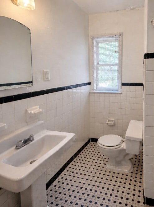 property at 1928 North Blvd