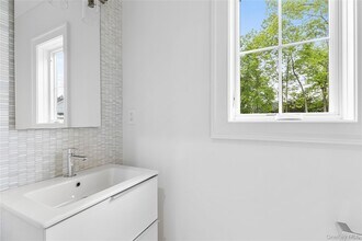 75 Orchard Ave in Rye, NY - Building Photo - Building Photo